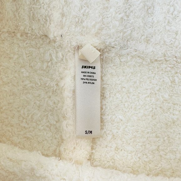 NWOT SKIMS Cream White Cozy Knit High Rise Shorts sz S/M - Picture 4 of 8